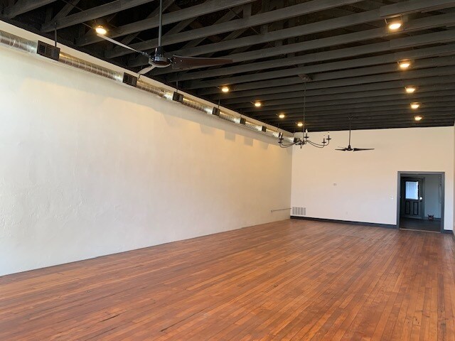 More Photos Of 106 N Main St, Grand Saline Storefront For Sale