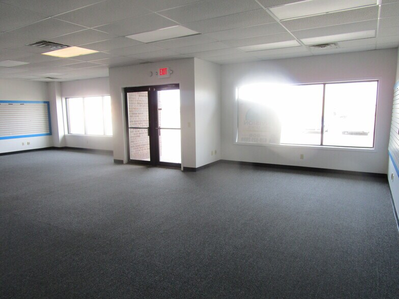More Photos Of 1008-1016 W Mary St, Garden City General Retail For Lease