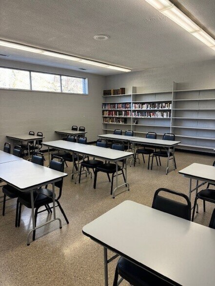 More Photos Of 601 E River St, Anderson Office For Lease