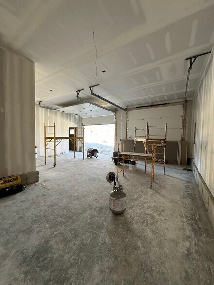 More Photos Of 9 Hutchins St, Auburn Light Distribution For Sale