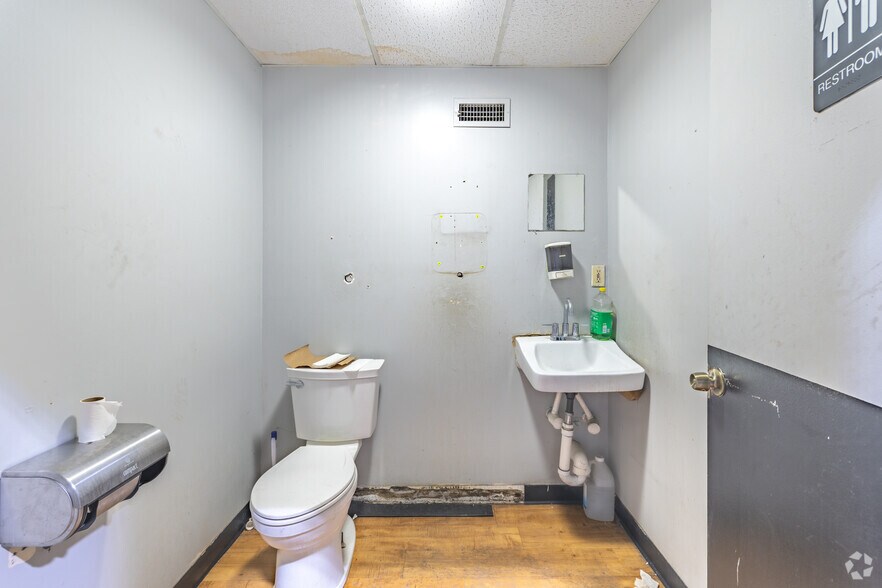More Photos Of 6109-6127 Oakleaf Ave, Baltimore Coworking Space