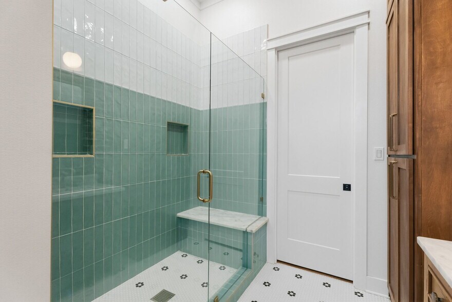 More Photos Of 103 W Duval St, Troup Freestanding For Sale