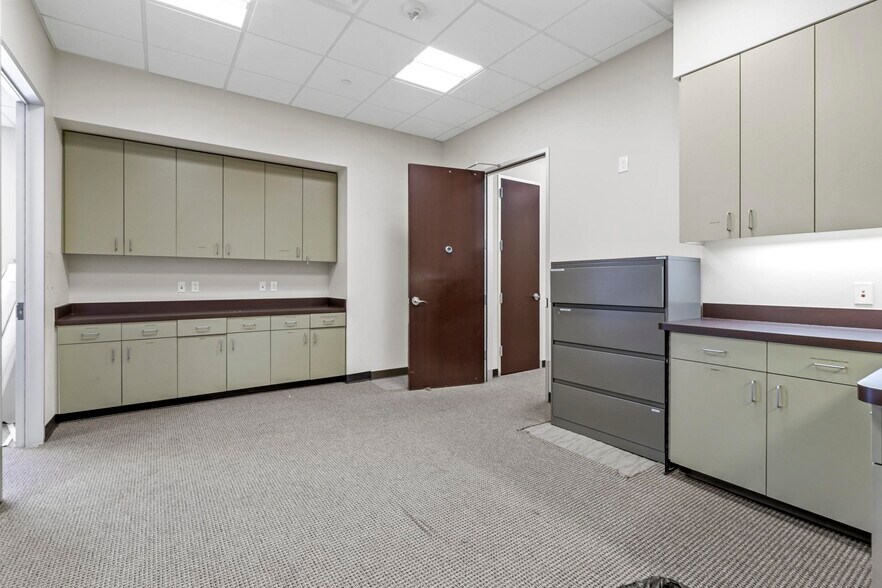 More Photos Of 1600 N Redbud Blvd, McKinney Office For Sale