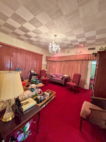 More Photos Of 945 E Broadway St, Fort Meade Specialty For Sale