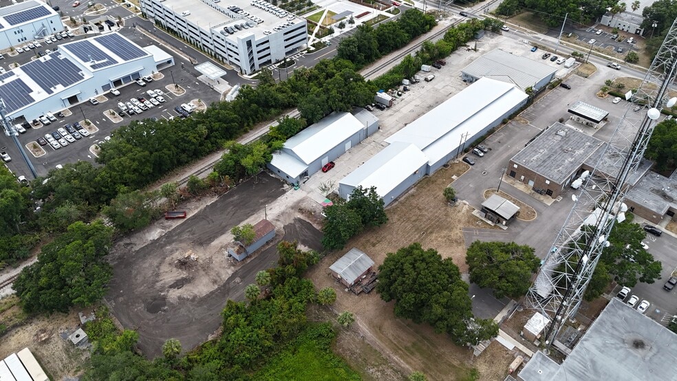 More Photos Of 2705 E Hanna Ave, Tampa Warehouse For Lease