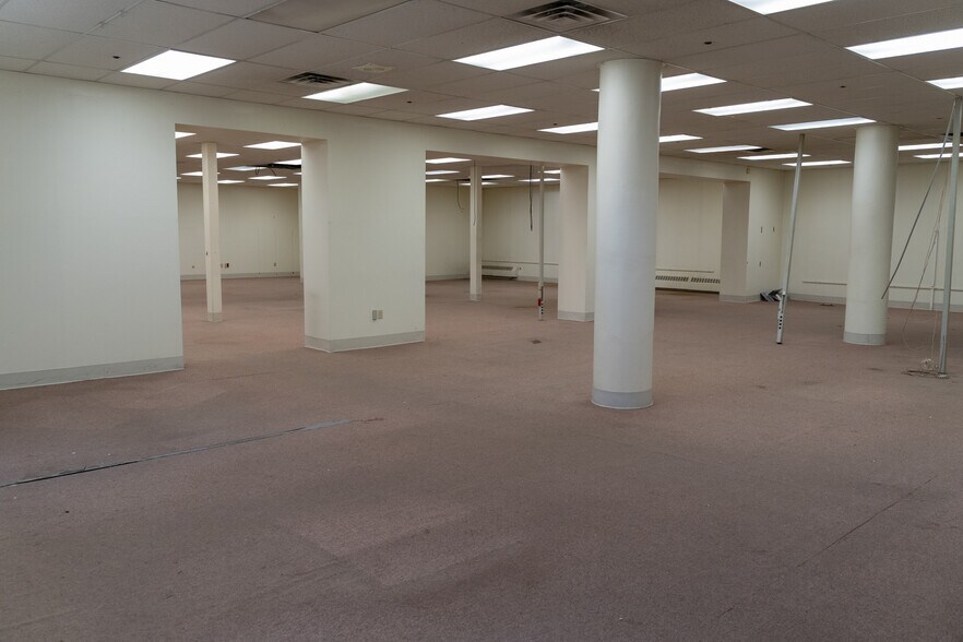 More Photos Of 1575 Lake St, Elmira Manufacturing For Lease