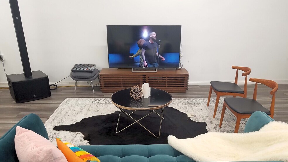 More Photos Of 1114 S Los Angeles St, Los Angeles Warehouse For Sale