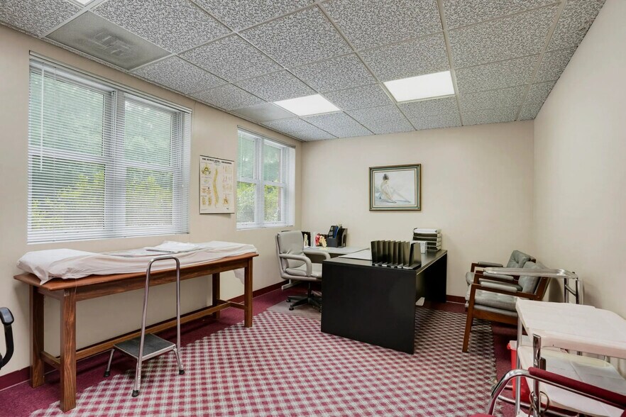 More Photos Of 7 Post Office Rd, Waldorf Medical For Sale