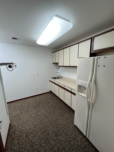 More Photos Of 300-350 E Main St, Pullman Storefront Retail Office For Lease