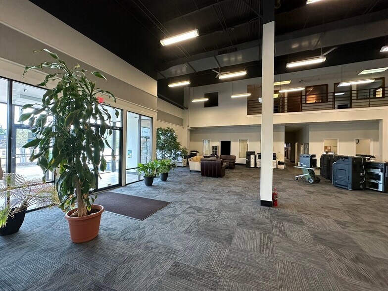 More Photos Of 275 Read St, Portland Flex For Sale