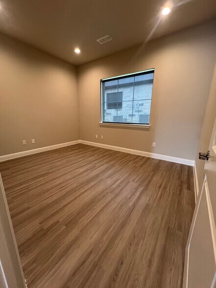 More Photos Of 3951 Alma Rd, McKinney Office For Lease