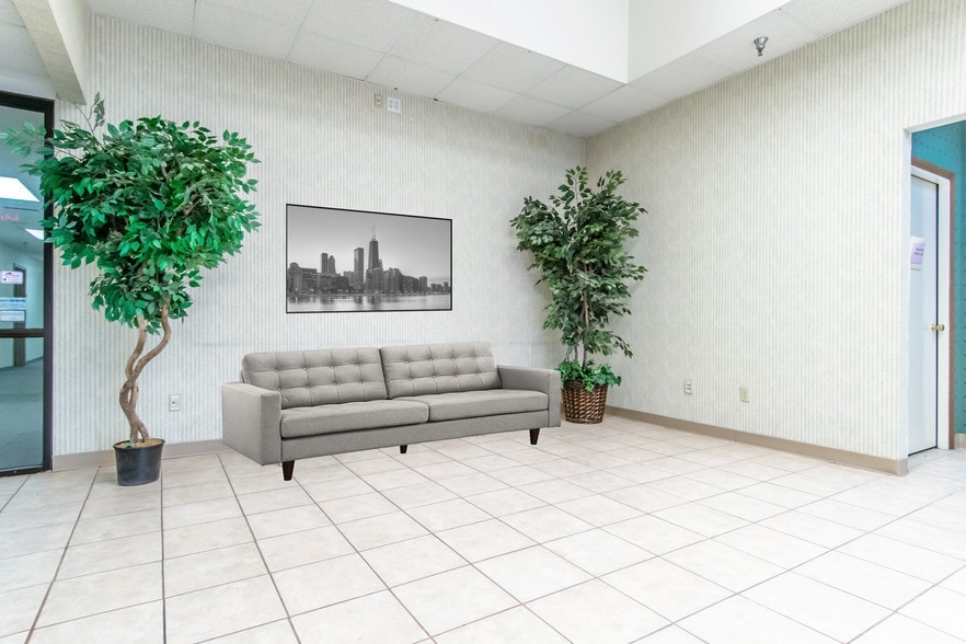More Photos Of 1715 N Division St, Morris Unknown For Lease