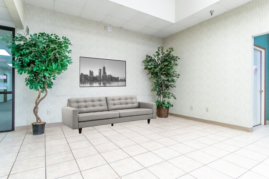 More Photos Of 1715 N Division St, Morris Unknown For Lease
