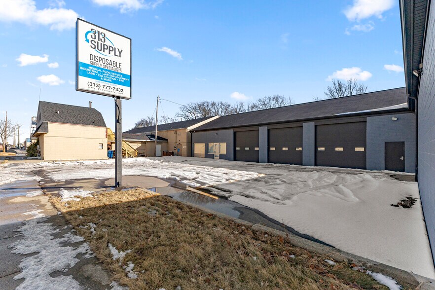 More Photos Of 26289 W Eight Mile Rd, Redford Township Manufacturing For Lease