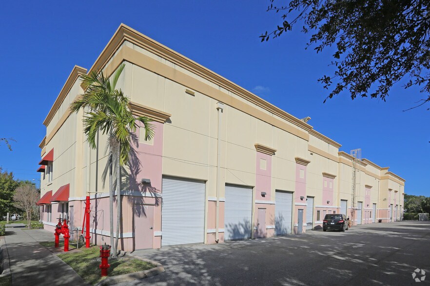 More Photos Of 4050 Westgate Ave, West Palm Beach Showroom For Lease