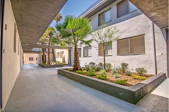 More Photos Of 5643 Carlton Way, Los Angeles Apartments For Sale