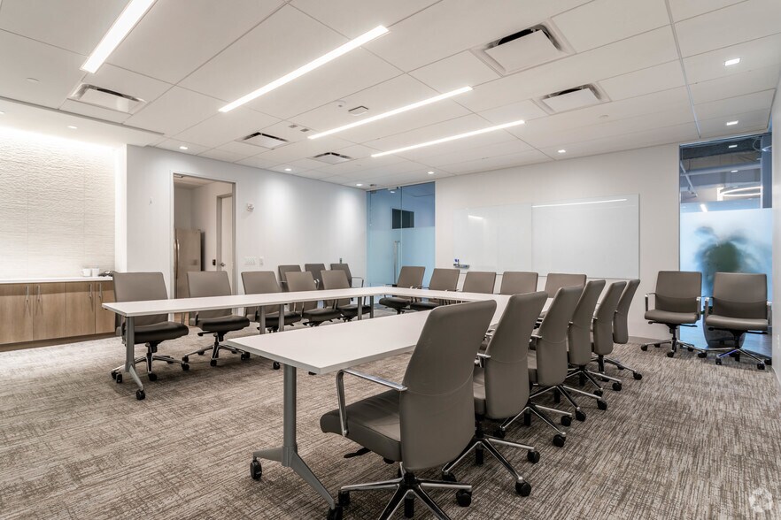 More Photos Of 8260 Greensboro Dr, McLean Office For Lease