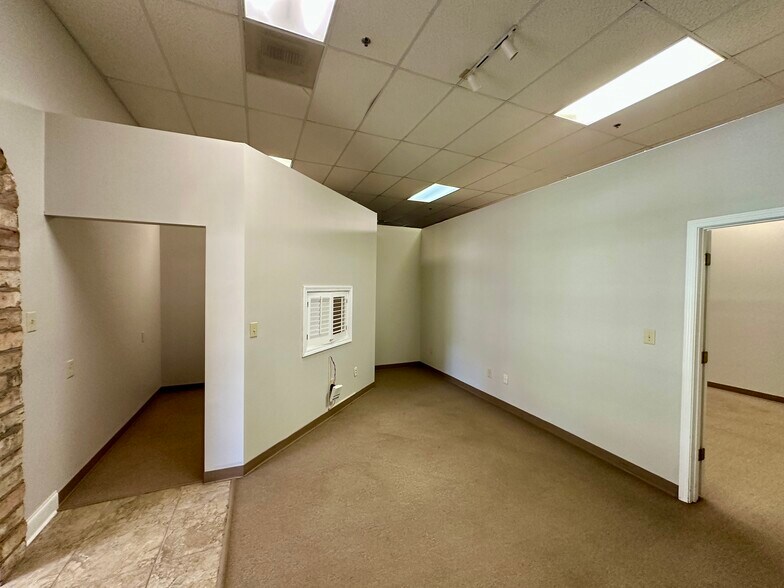 More Photos Of 807 Monroe St, Clinton Office For Sale