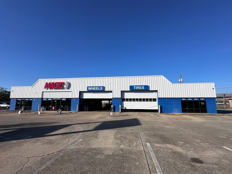 Primary Photo Of 1560 Fairfield Dr, Pensacola Auto Repair For Sale