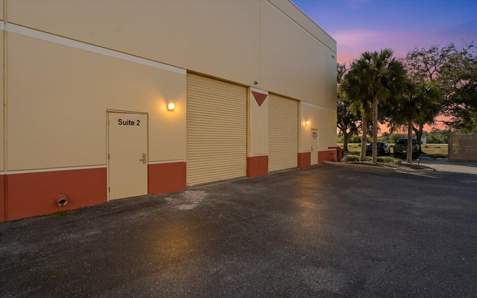 More Photos Of 6321 Porter Rd, Sarasota Light Manufacturing For Lease