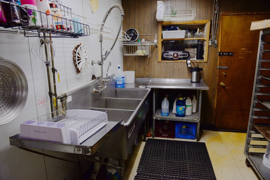 More Photos Of 1654 Elmwood Ave, Buffalo Restaurant For Sale