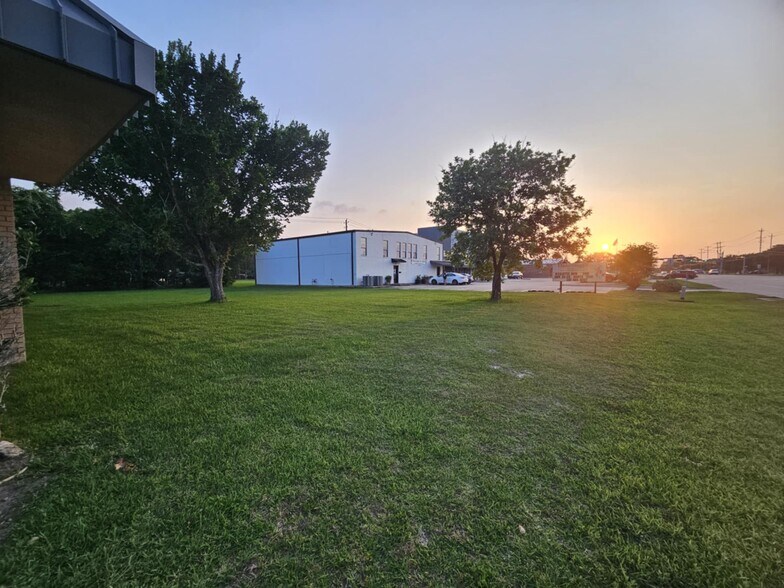 More Photos Of 2012 Broadway St, Pearland Land For Sale