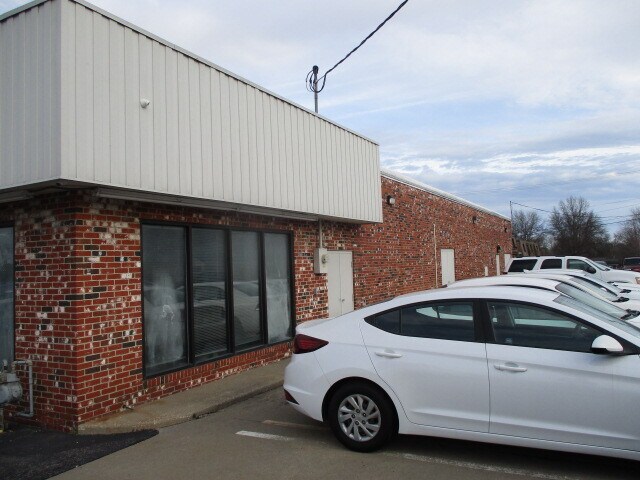 More Photos Of 516 SW 3rd St, Lee's Summit Freestanding For Sale