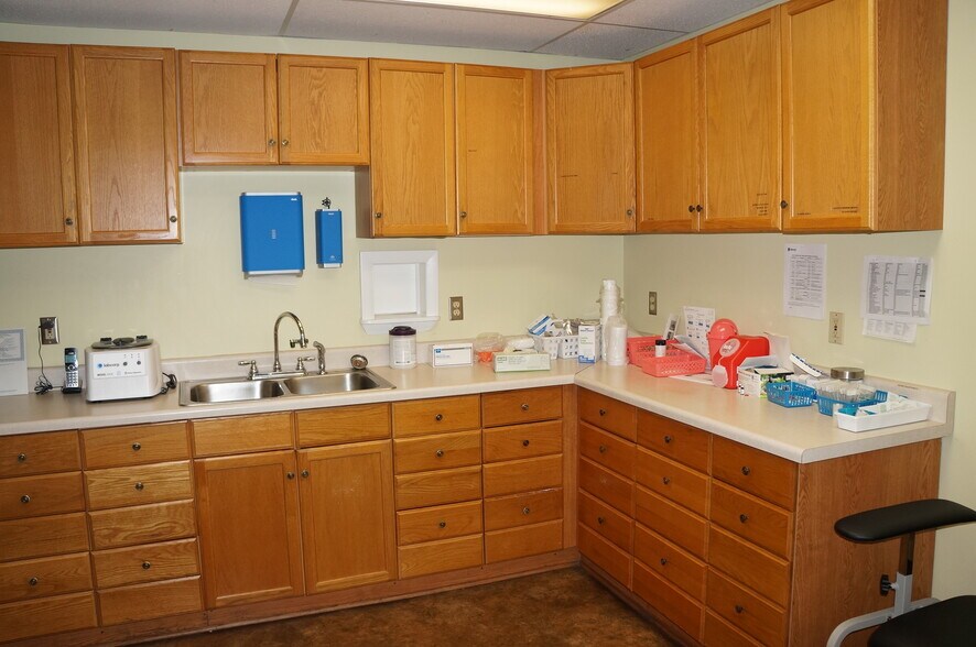More Photos Of 1011-1025 W Fort Williams St, Sylacauga Office For Lease