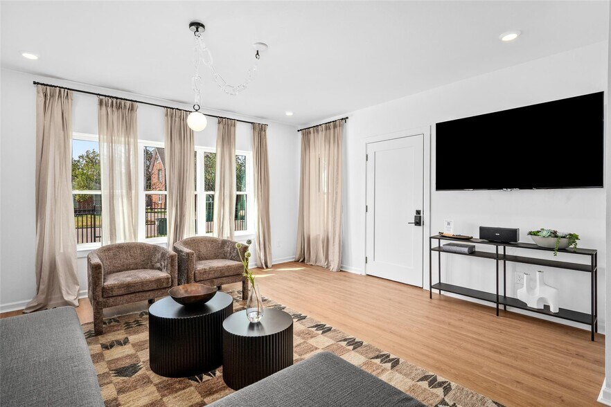 More Photos Of , Houston Multifamily For Sale