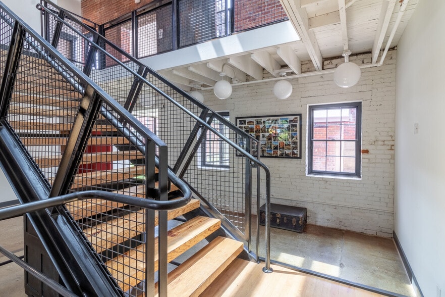 More Photos Of 1131 Commerce St, Petersburg Apartments For Sale