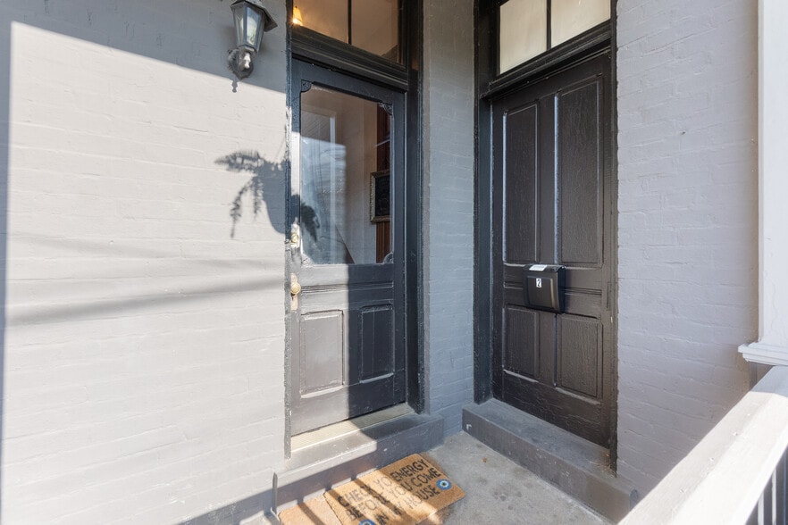 More Photos Of 411 E 10th St, Newport Storefront Retail Residential For Sale