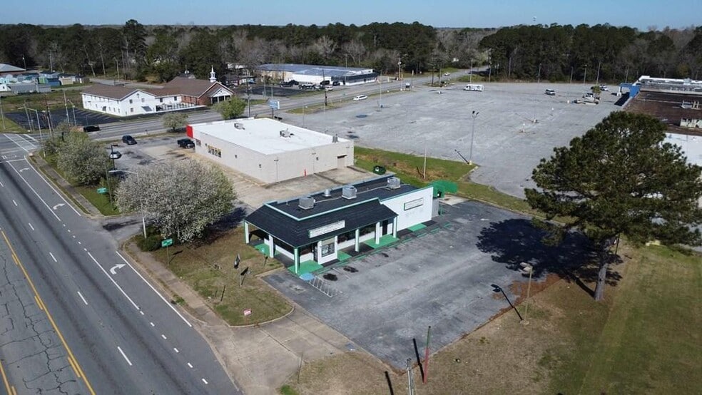 More Photos Of 303 E Oakridge Dr, Albany Medical For Sale