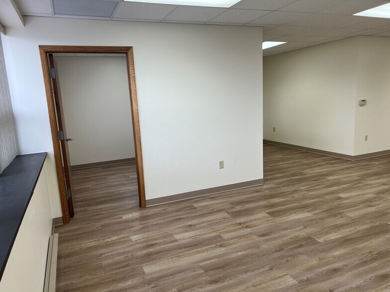 More Photos Of 21140 W Capitol Dr, Brookfield Office For Lease