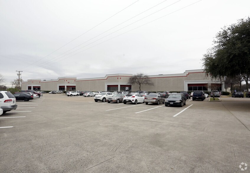 More Photos Of 2364 Merritt Dr, Garland Warehouse For Lease