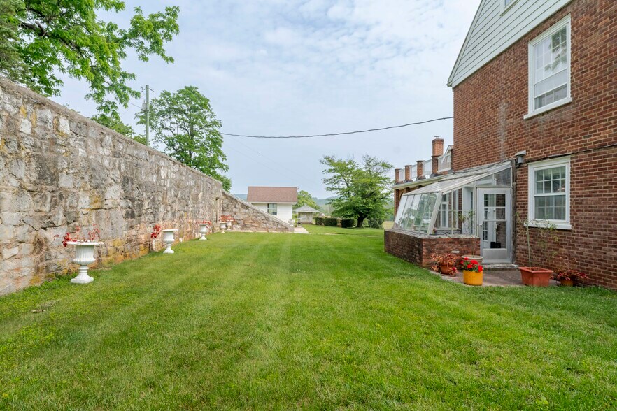 More Photos Of 610 New Hope Rd, Staunton Specialty For Sale