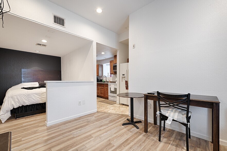 More Photos Of 110 S Main, Dilley Hotel For Sale