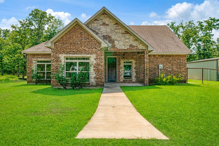 More Photos Of 821 County Road 43830, Paris Multifamily For Sale