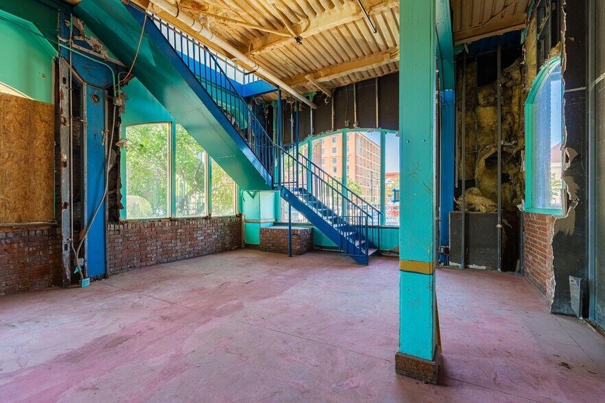 More Photos Of 15 E California Ave, Oklahoma City Restaurant For Sale