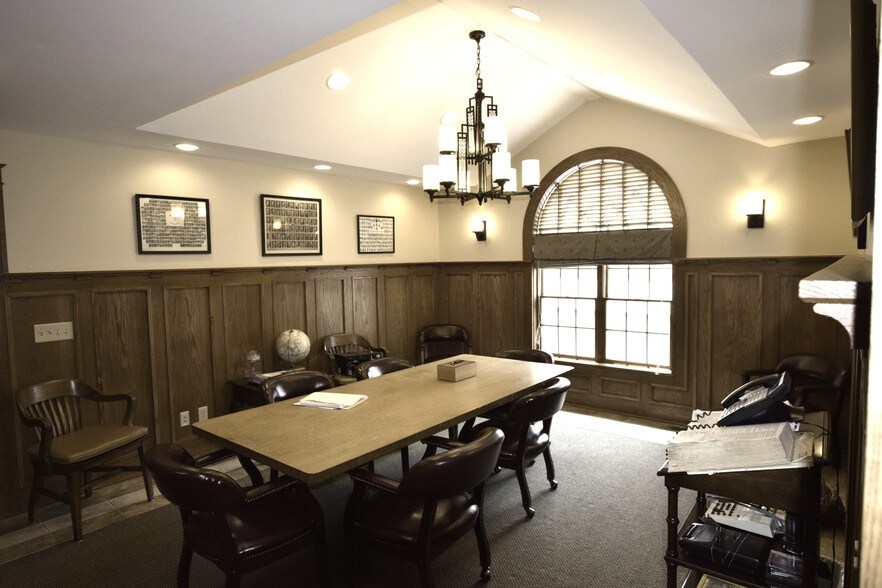 More Photos Of 820 N Michigan Ave, Saginaw Office For Sale