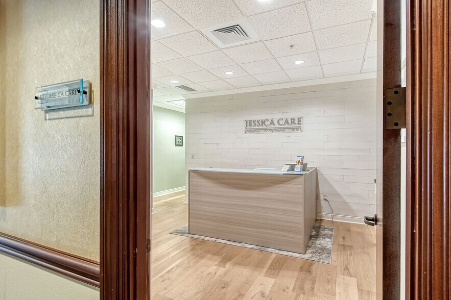 More Photos Of 2639 Fruitville Rd, Sarasota Medical For Sale