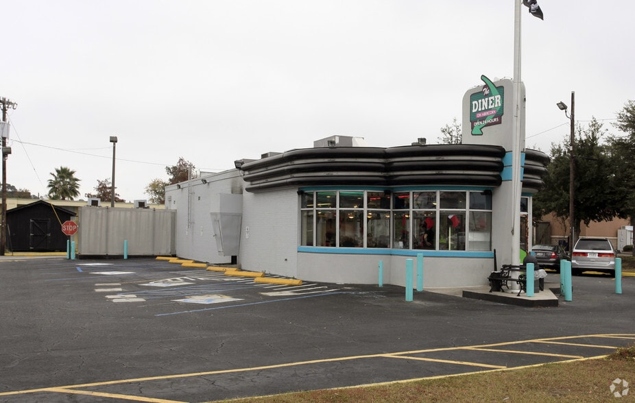 More Photos Of 7104 Abercorn St, Savannah Unknown For Lease