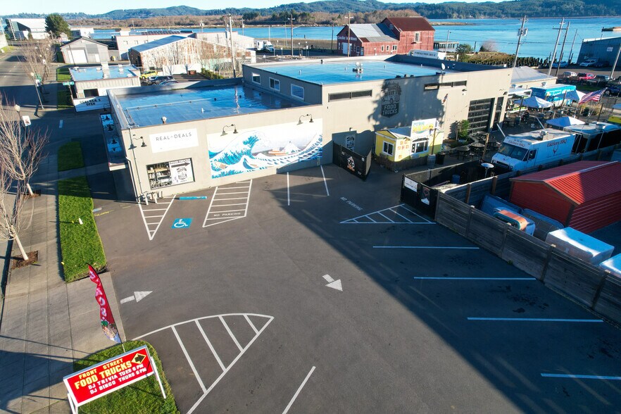 More Photos Of 775 N Front St, Coos Bay Bar For Sale