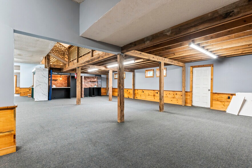 More Photos Of 680 Maine Ave, Farmingdale Storefront Retail Office For Lease