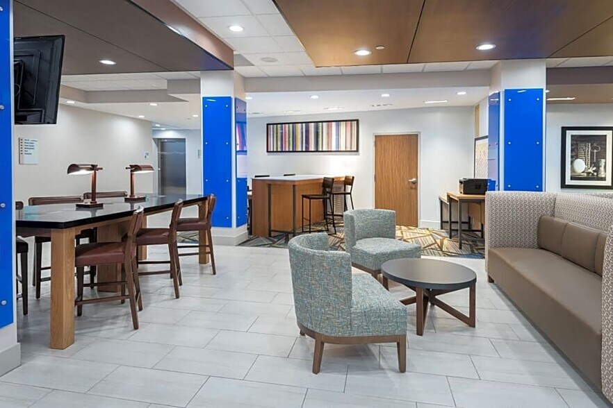 More Photos Of 5007 Highway 6, Missouri City Hotel For Sale