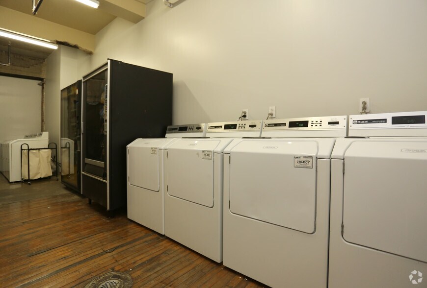 More Photos Of 1623 Main St, Dallas Apartments For Lease
