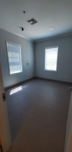 More Photos Of 2905 Kingman St, Metairie Medical For Lease