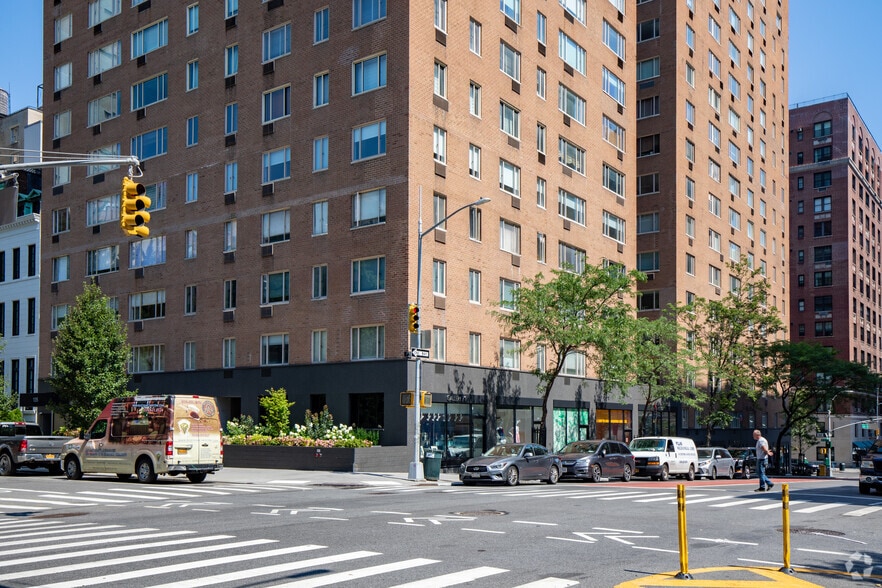 More Photos Of 976-978 Lexington Ave, New York Apartments For Lease