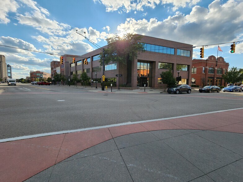 More Photos Of 85 N Main St, Mount Clemens Office Residential For Lease
