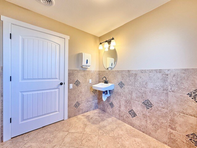 More Photos Of 201 10th St, Windsor Office For Sale