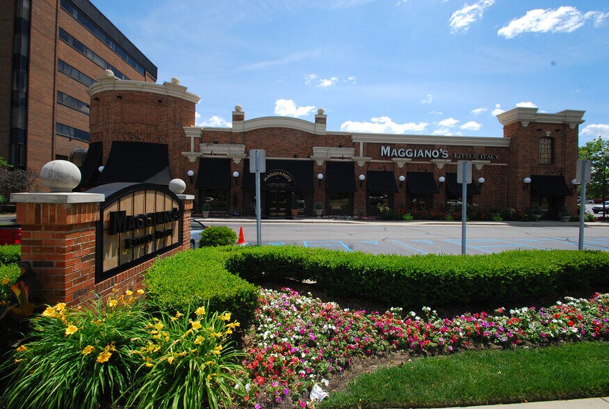 More Photos Of 2075 W Big Beaver Rd, Troy Office For Lease